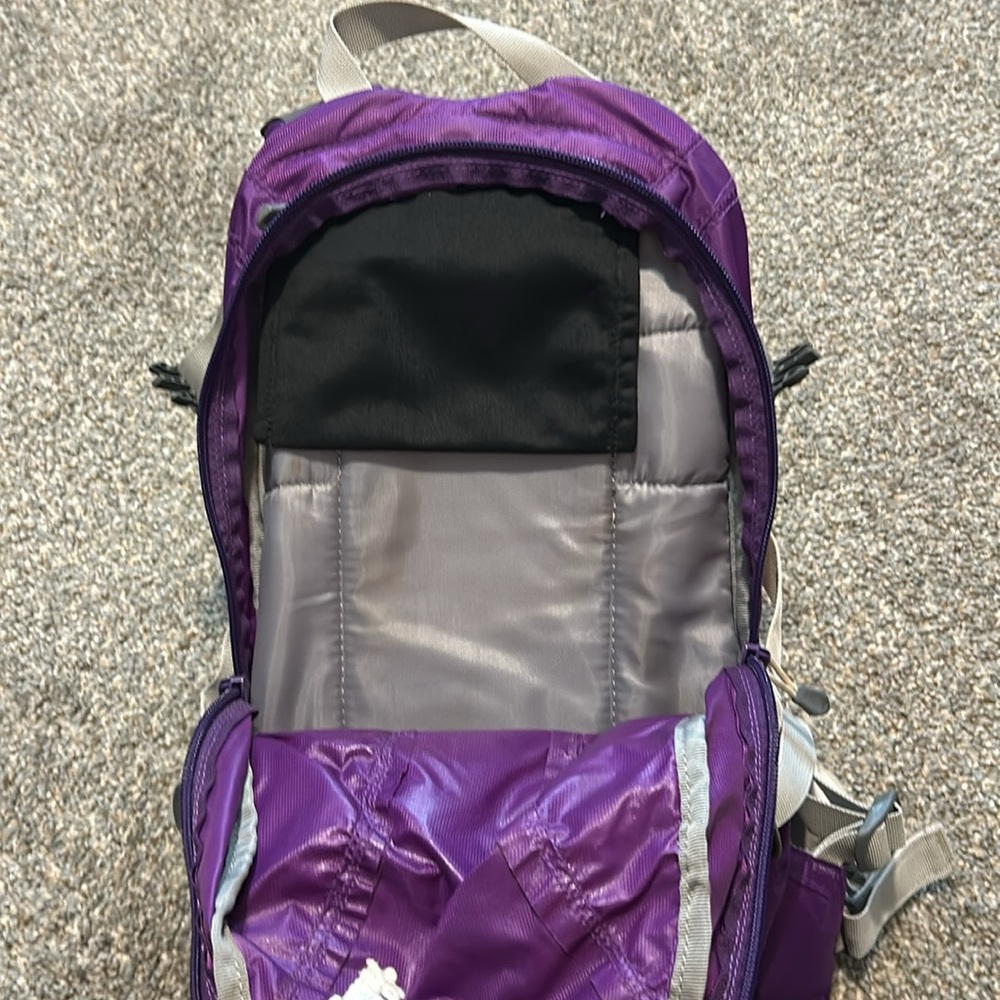 Camelback Women’s L.U.X.E. Mountain Bike Hydration Backpack (100 oz) - Picture 7 of 8